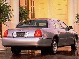 1999 LINCOLN Town Car