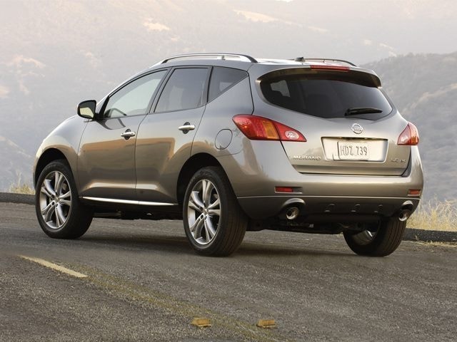 Heading to the rear of the Nissan Murano you will find a large rear hatch is 