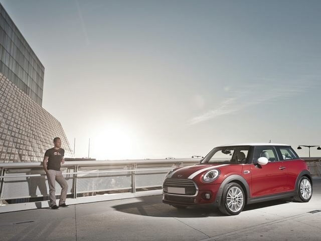 2015 Mini Cooper 2 Door Hardtop photo 2