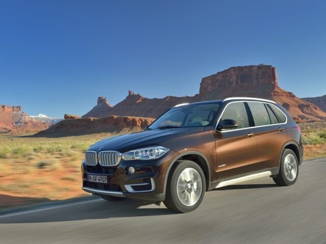 http://images.dealer.com/autodata/us/640/2018/USC80BMS192A0/CAC40BMS191B01296.jpg