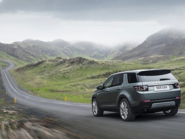 2018 Land Rover Discovery Sport HSE photo 2