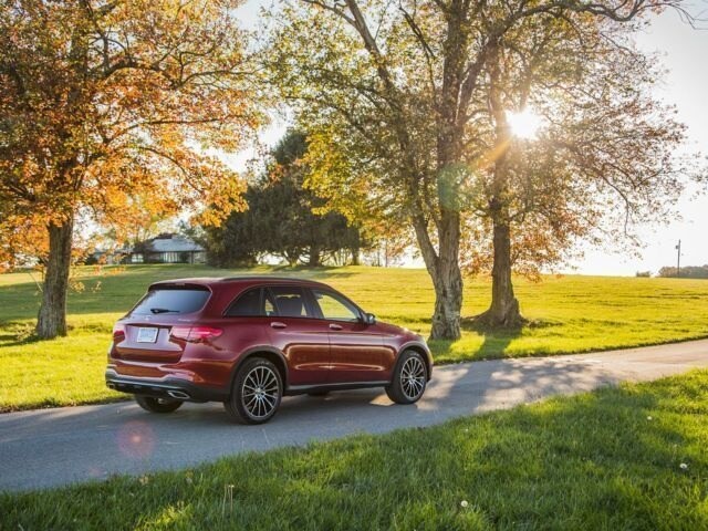 2018 Mercedes Benz GLC 300 4MATIC photo 2