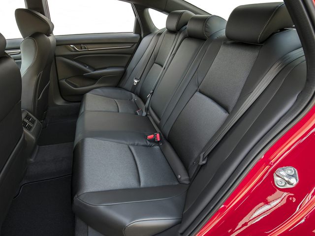 http://images.dealer.com/autodata/us/640/2019/USC90HOC011B0/USC80HOC011F01352.jpg
