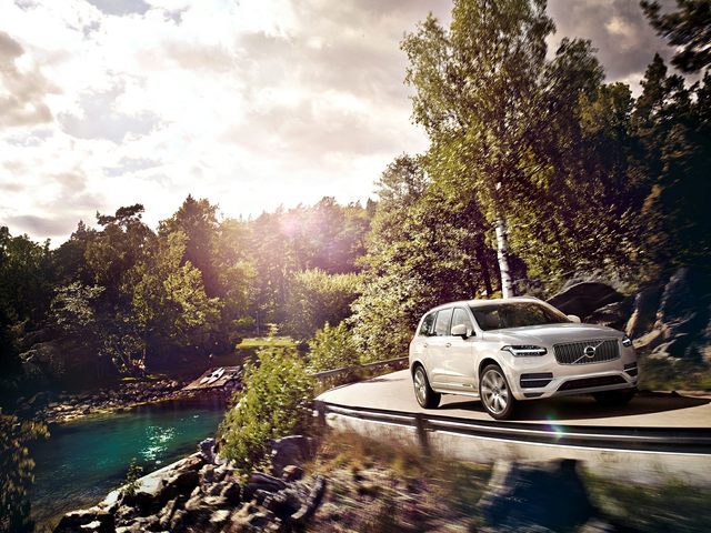 2019 Volvo XC90 T8 Inscription photo 2