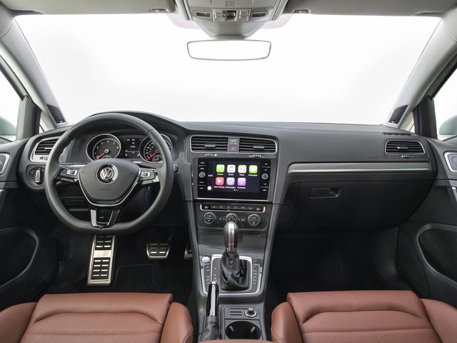 Volkswagen Golf Alltrack interior