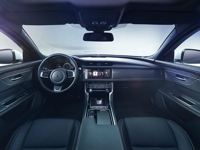 2020 Jaguar XF Front Seat