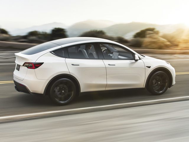 http://images.dealer.com/autodata/us/640/2023/USD30TSS021B0/USD00TSS021A01307.jpg