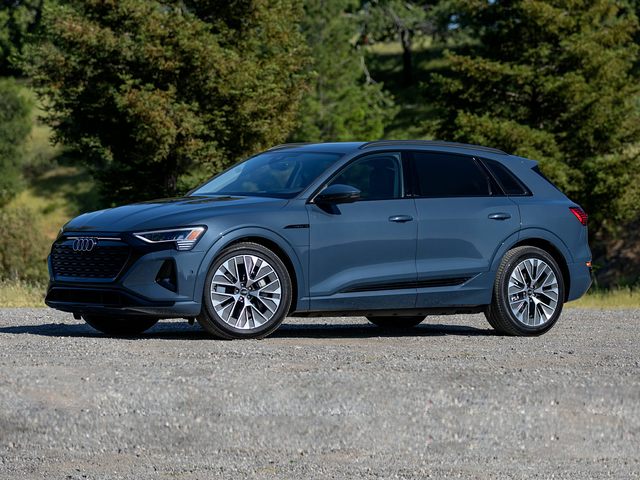 Audi Q8 e-tron Blue Audi Q8 e-tron