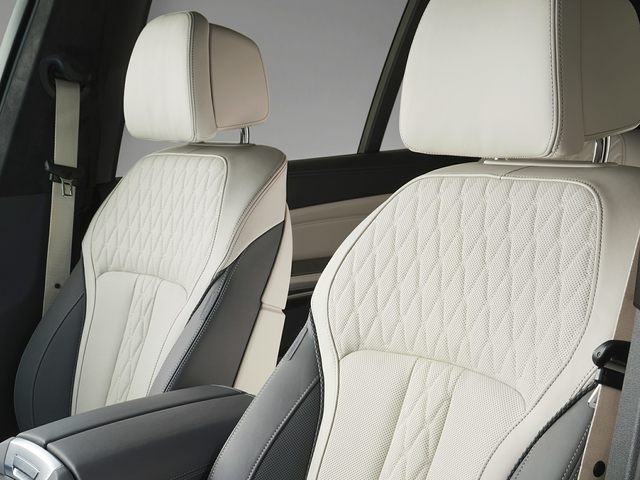 2025 BMW X7 Front Seat 2025 BMW X7 Interior