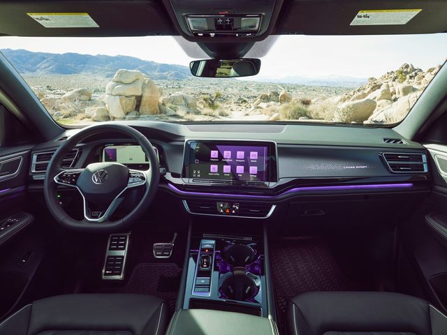 2025 Volkswagen Atlas Cross Sport Dashboard