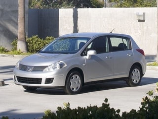 Nissan versa hatchback 2011 gas mileage