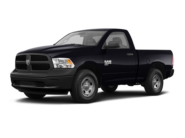 Le Camion RAM 1500 Classic 2021 noir de la salle d'exposition