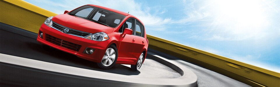 2012-versa-hatchback-960x300_05.jpg