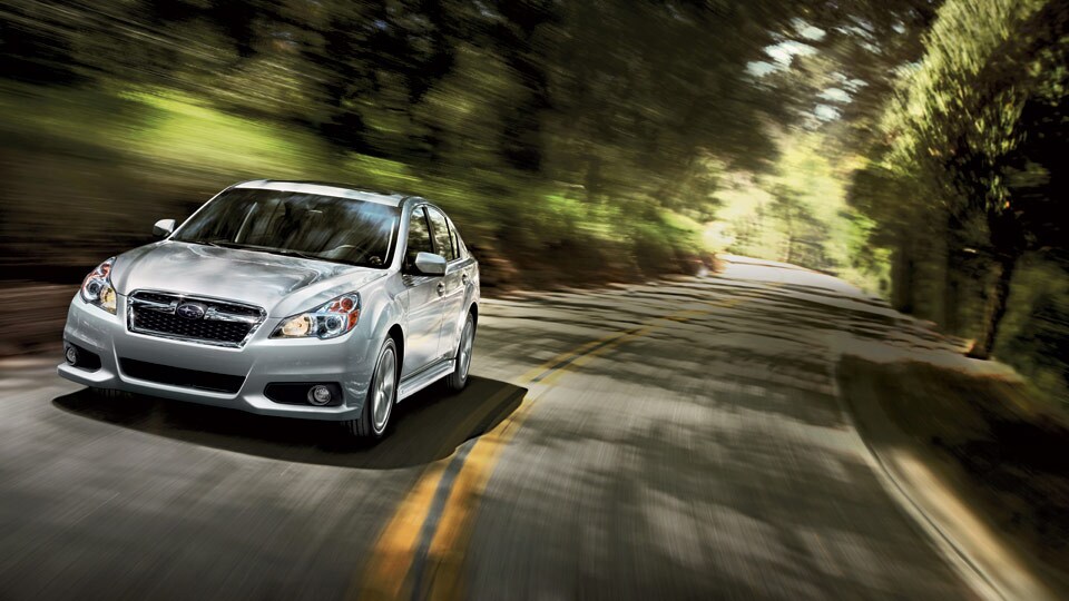2013-legacy-sedan_01.jpg