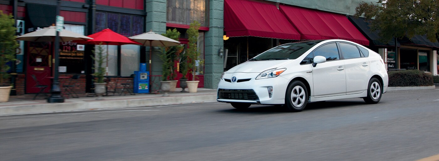 2015-Prius-Hatchback_03.jpg