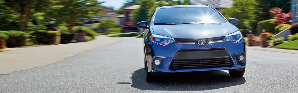 2015-Corolla-Sedan_02.jpg