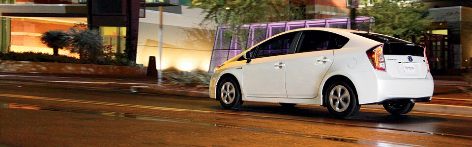 2015-Prius-Hatchback_04.jpg