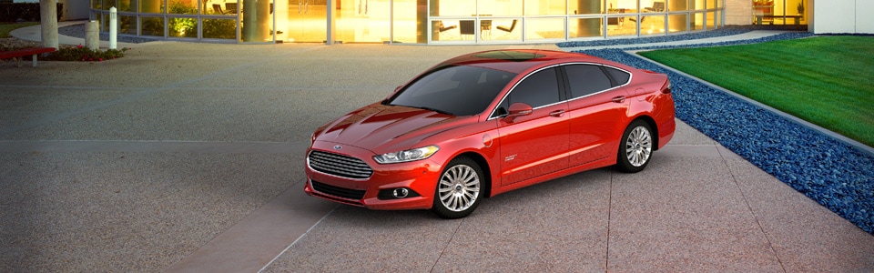 2016-Fusion-Energi-Sedan_01.jpg