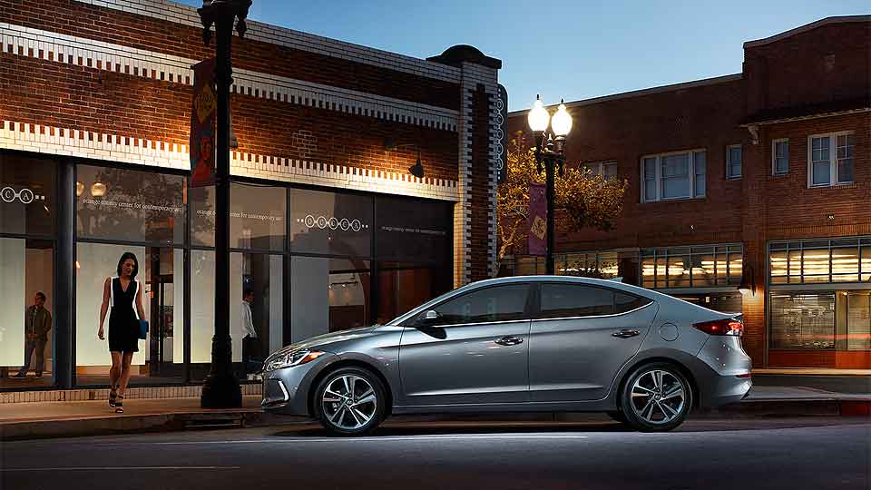 2017-Elantra-Sedan_01.jpg