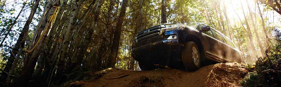 2016-Land-Cruiser-SUV_03.jpg
