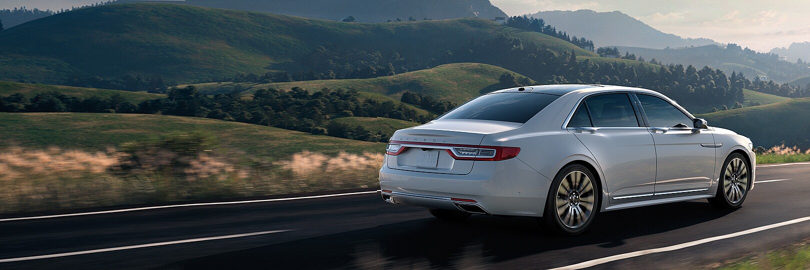 2017-Lincoln-Continental-Sedan_07.jpg