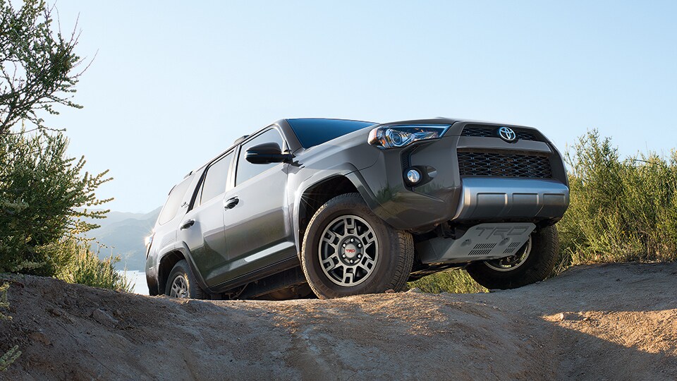 2018-RAV4-SUV_02.jpg