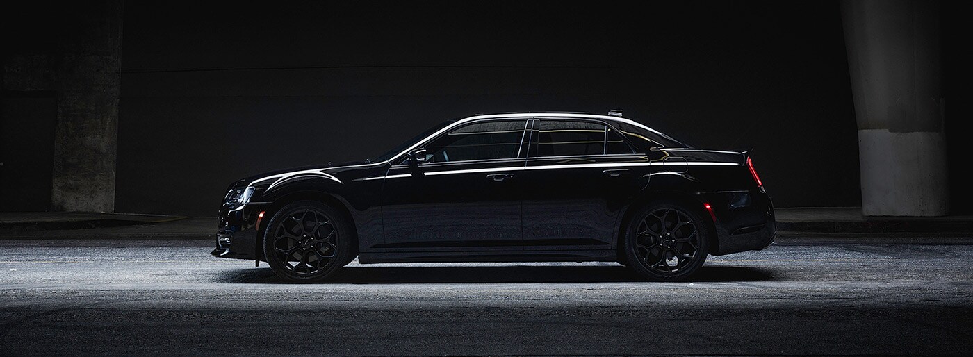 2019-300-Sedan_01.jpg