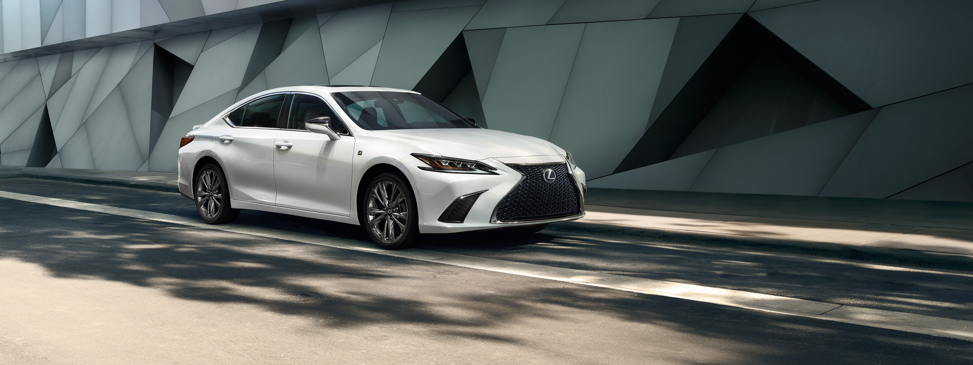 2019-ES-350-Sedan_01.jpg
