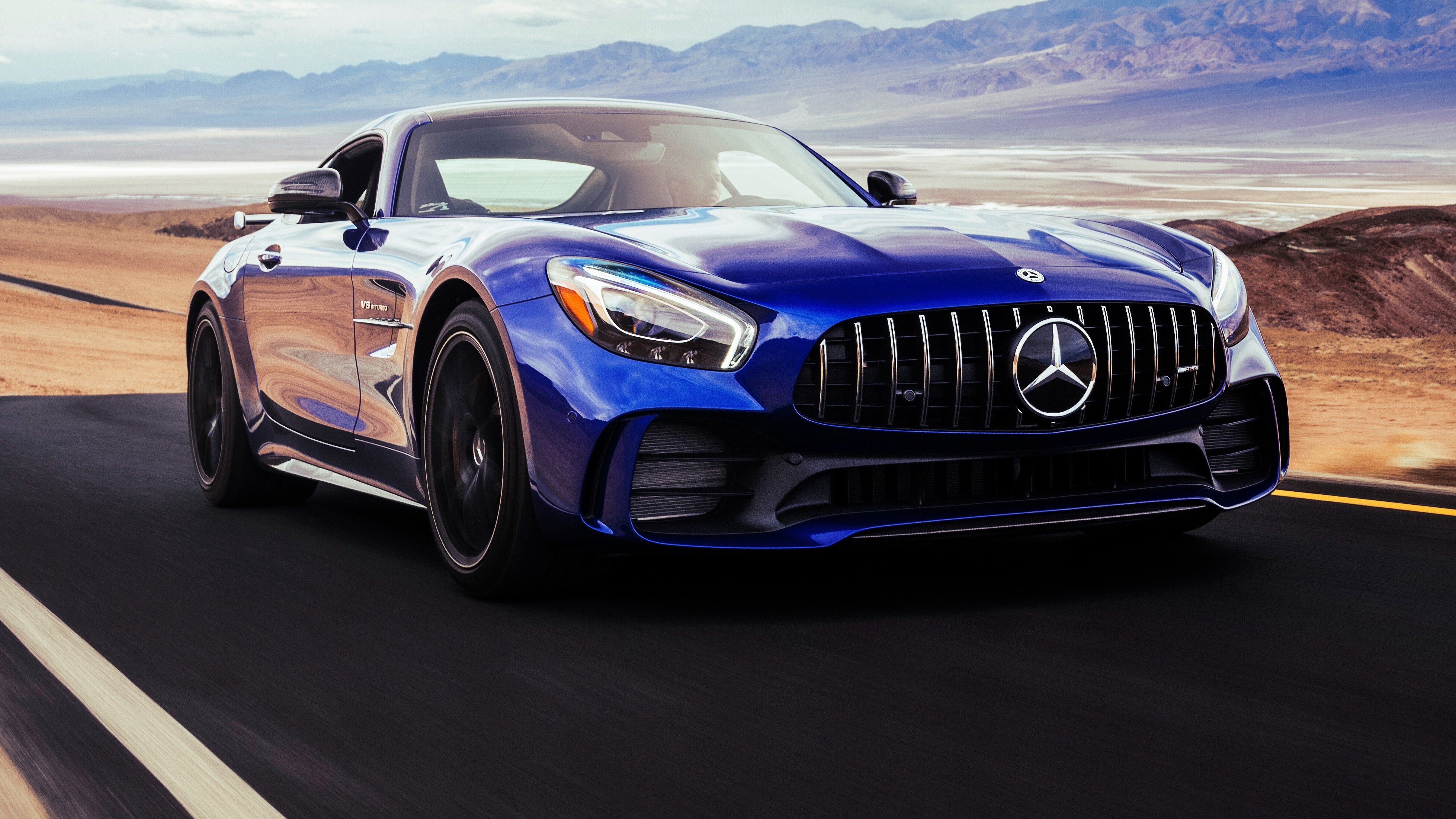2019-AMG-GT-Roadster_01.jpg