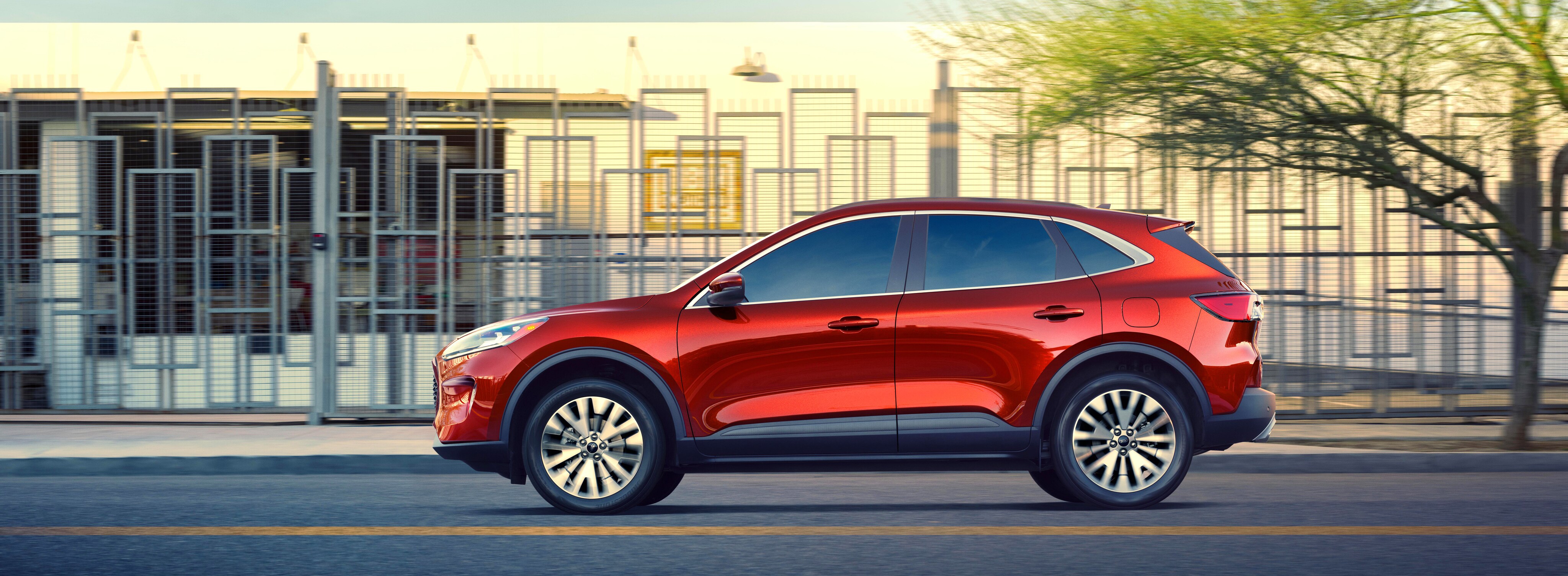 2020-Escape-SUV_02.jpg