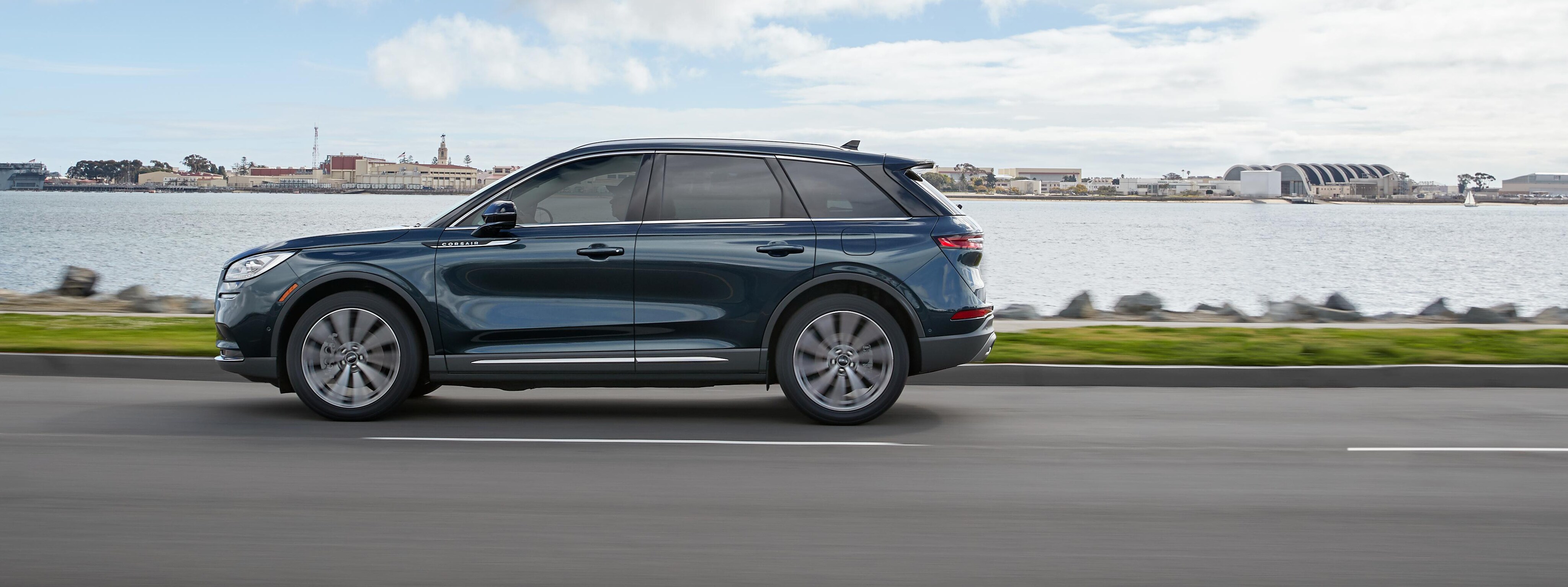 2019-Corsair-SUV_04.jpg
