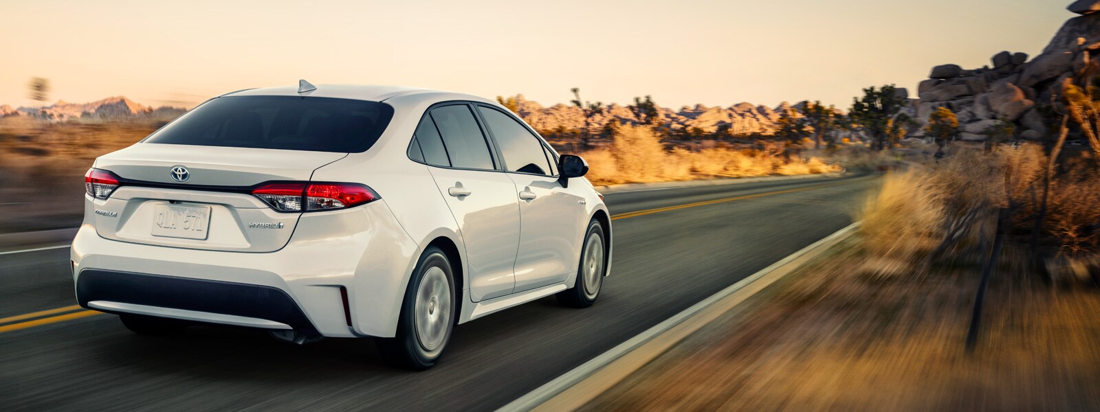 2021-Corolla-Hybrid-Sedan_03.jpg