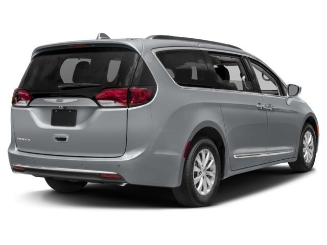 2017 Chrysler Pacifica Touring Plus photo 3