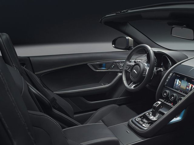 //images.dealer.com/autodata/us/640/2019/USC90JAC142B1/USC80JAC142A01351.jpg