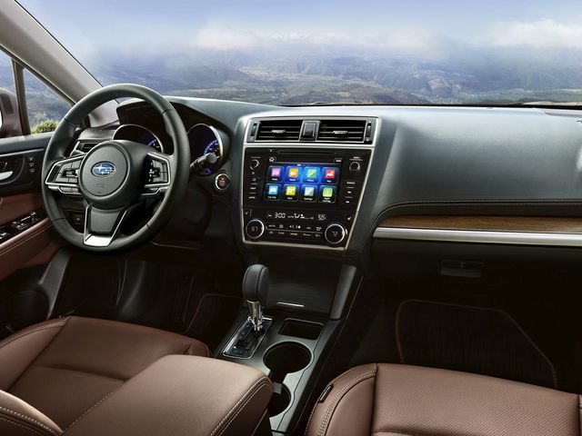 http://images.dealer.com/autodata/us/640/2019/USC90SUS311C0/USC80SUS311A01350.jpg