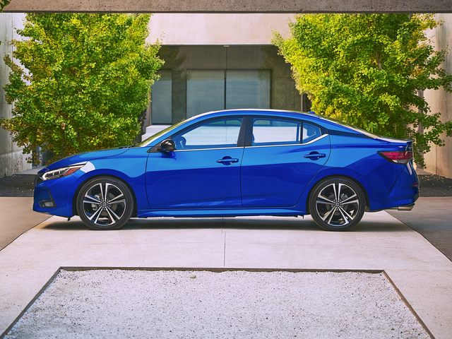 http://images.dealer.com/autodata/us/640/2021/USD10NIC061A0/USD00NIC061C01302.jpg