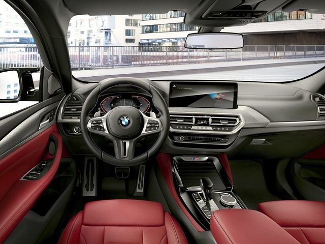 2022 BMW X4 Front Seat