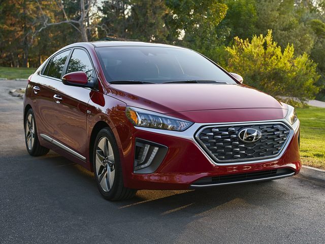 http://images.dealer.com/autodata/us/640/2022/USD20HYC331D0/USD00HYC331A01308.jpg