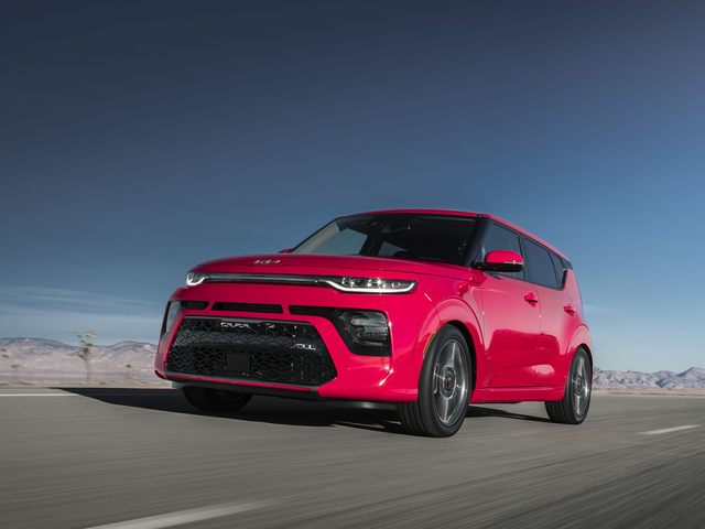 http://images.dealer.com/autodata/us/640/2022/USD20KIC101F0/USD20KIC101F01305.jpg