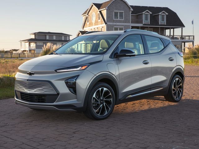 http://images.dealer.com/autodata/us/640/2023/USD30CHS351A0/USD20CHS351B01300.jpg
