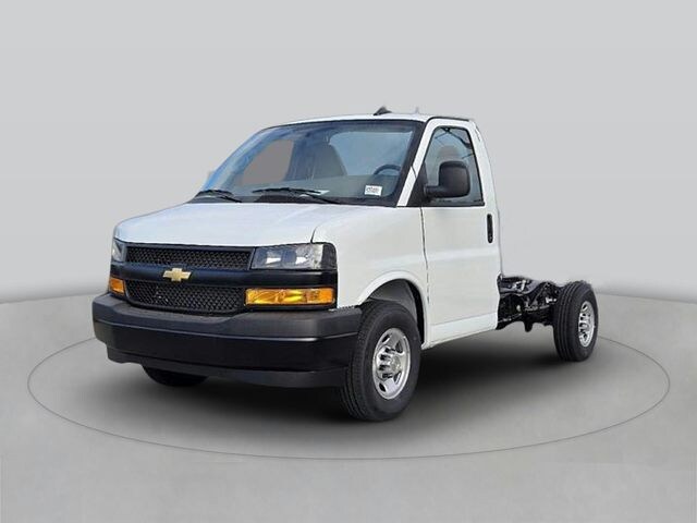 2025 Chevrolet Express Cutaway Truck 