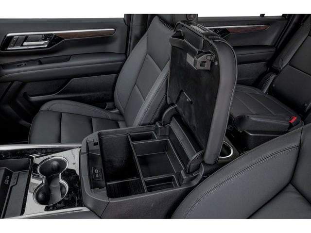 2025 Chevrolet Suburban LT - Photo 40