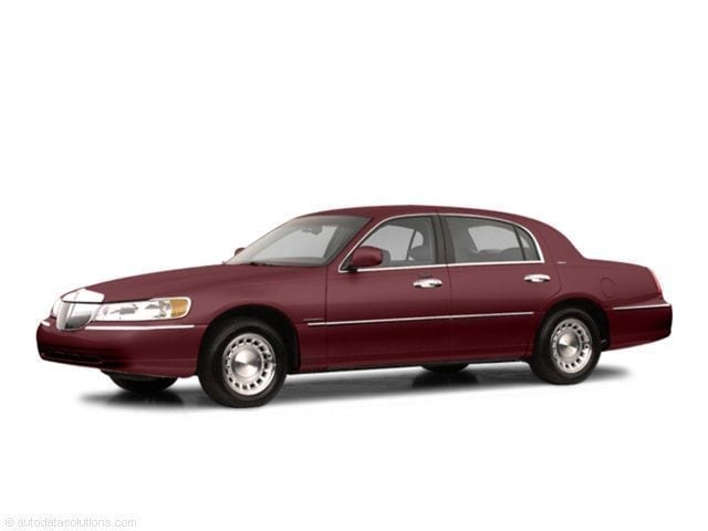 2002 Lincoln Town Car Executive's photo