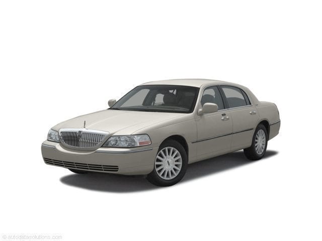 2003 Lincoln Town Car Signature's photo