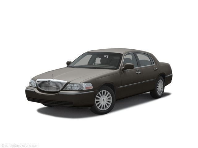 2003 Lincoln Town Car's photo