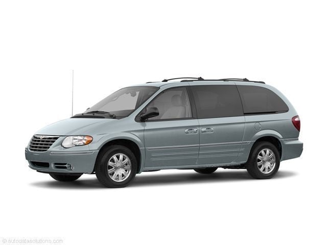2005 Chrysler Town & Country Limited's photo