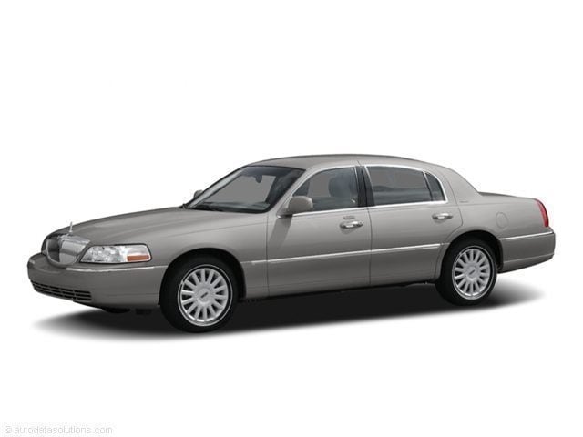 2005 Lincoln Town Car Signature's photo