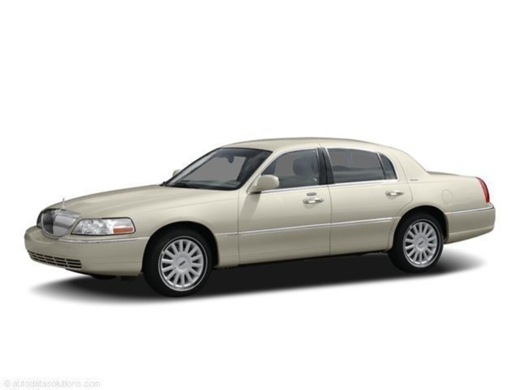 Used 2006 Lincoln Town Car Signature Sedan