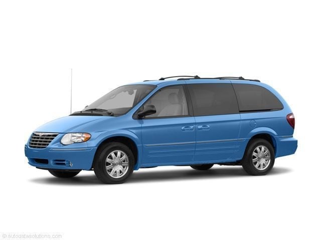 2007 Chrysler Town & Country Touring's photo