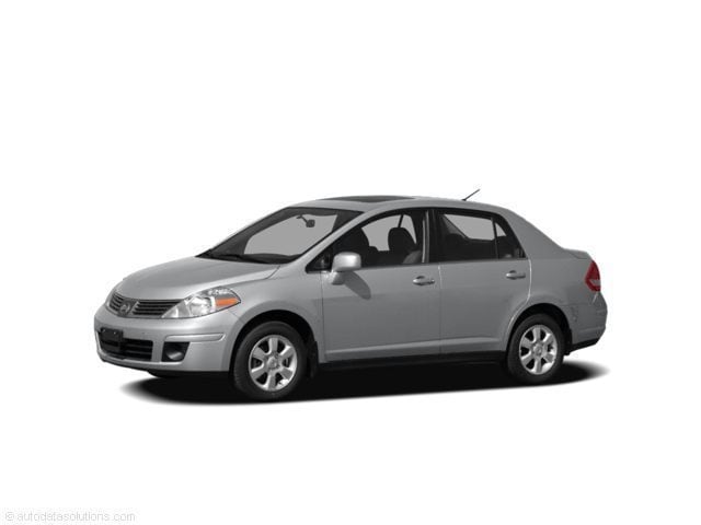 2010 Nissan Versa S's photo